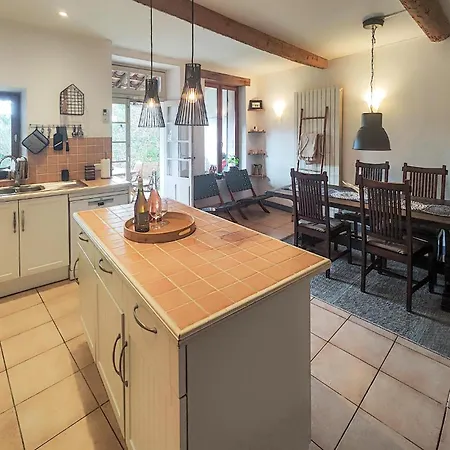 2 Bedroom Beautiful In * Hérépian